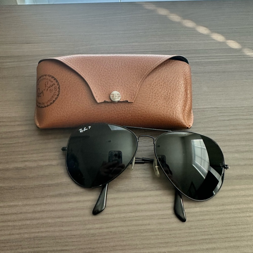 Ray-Ban Black Aviator Polarized Sunglasses with Brown Case